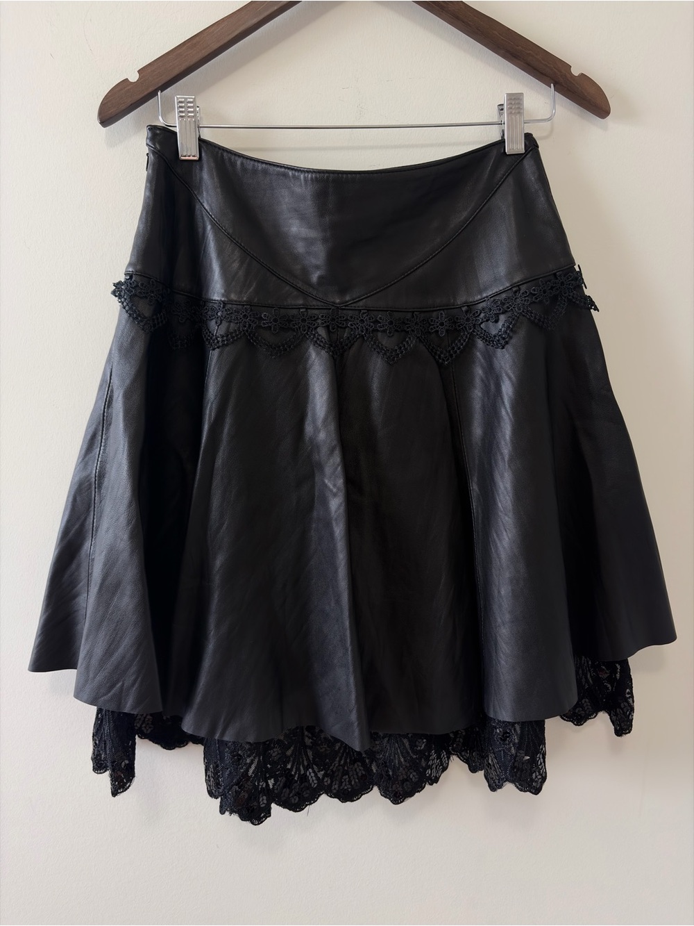 Danier Genuine Leather Black Lace-Trim Skirt – Size 4 - Picture 3 of 8
